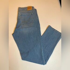 Signature Levi’s Strauss Jeans- Straight